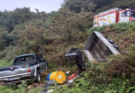 O GES de Brión colabora no rescate dun ferido grave ao caer co seu vehículo por un terraplén en Vilacoba (Lousame)